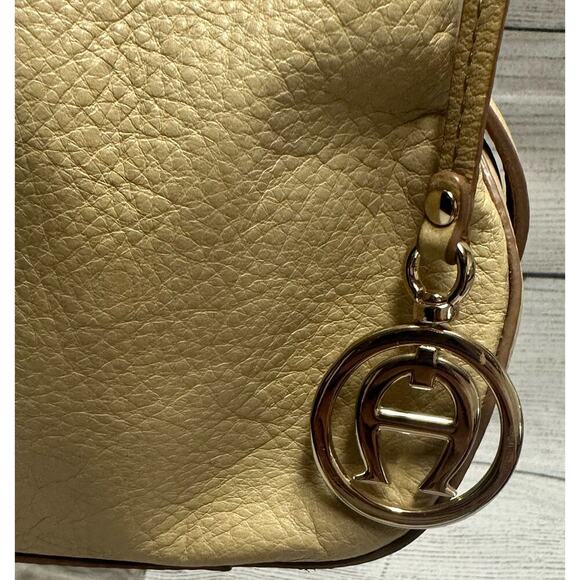 Etienne Aigner Light Yellow Leather Shoulder Bag Purse - Picture 2 of 15